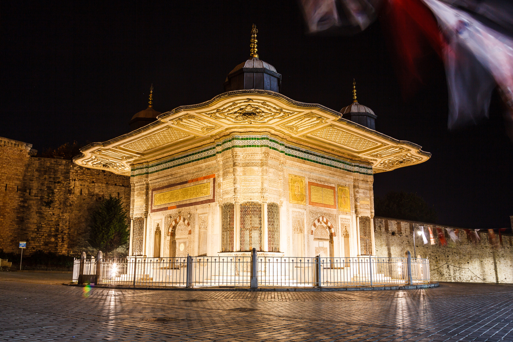 What Is the Topkapi Palace Night Tour?